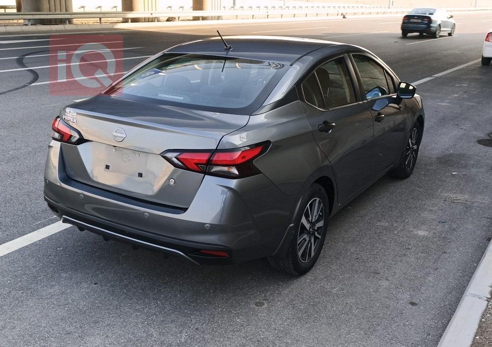 نيسان فيرسا